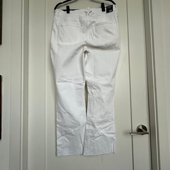 NWT J.Crew White Signature Stretch Mid-Rise Tall Flare Crop Jean Size 33T BP363 - Picture 8 of 14